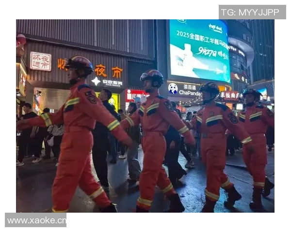 突发!某市居民楼发生火灾 数十人被困火海 消防紧急救援全力扑救 突发!某市居民楼发生火灾 数十人被困火海 消防紧急救援全力扑救